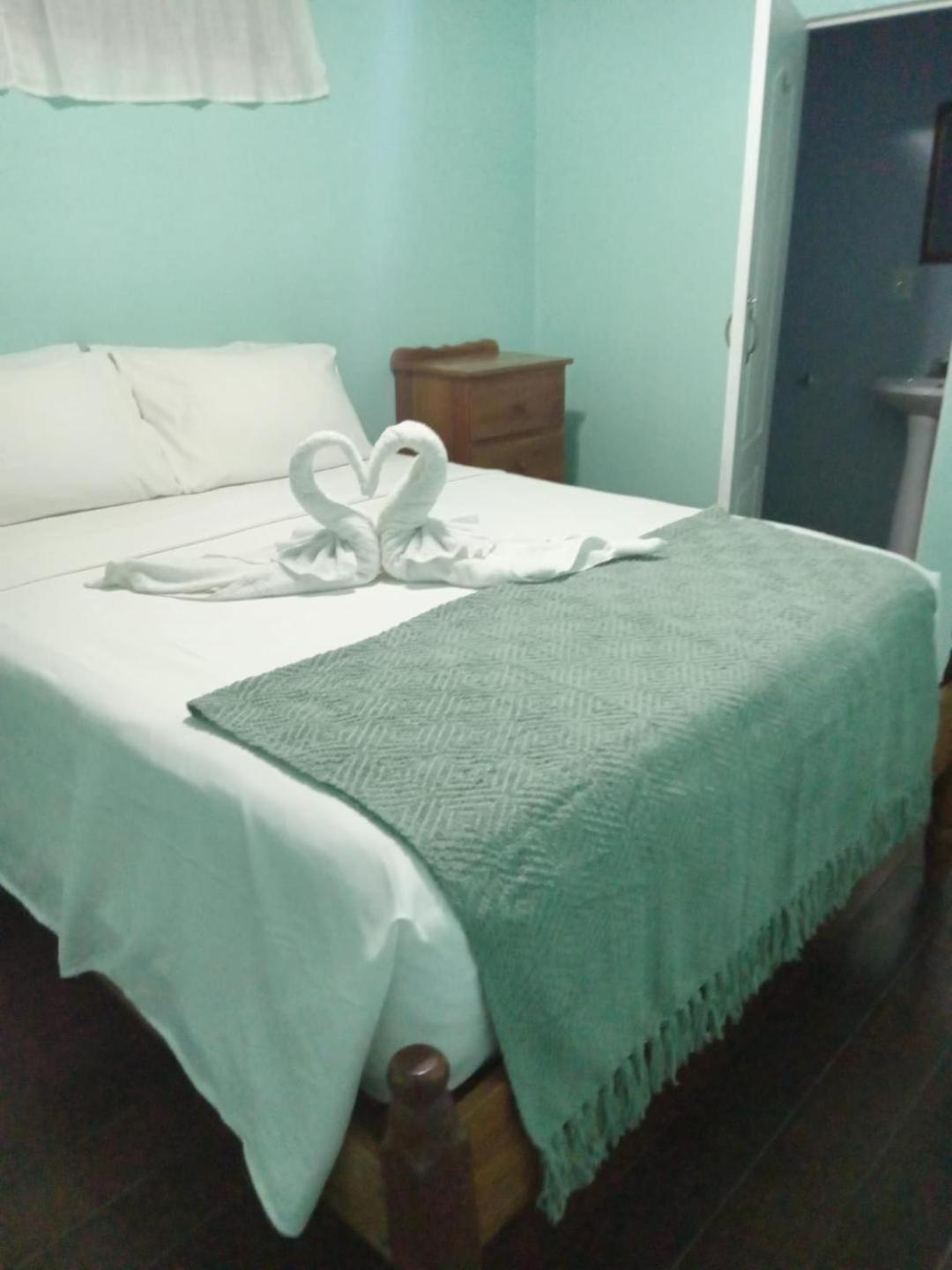 Axios Sun Apartments Caye Caulker Exterior photo